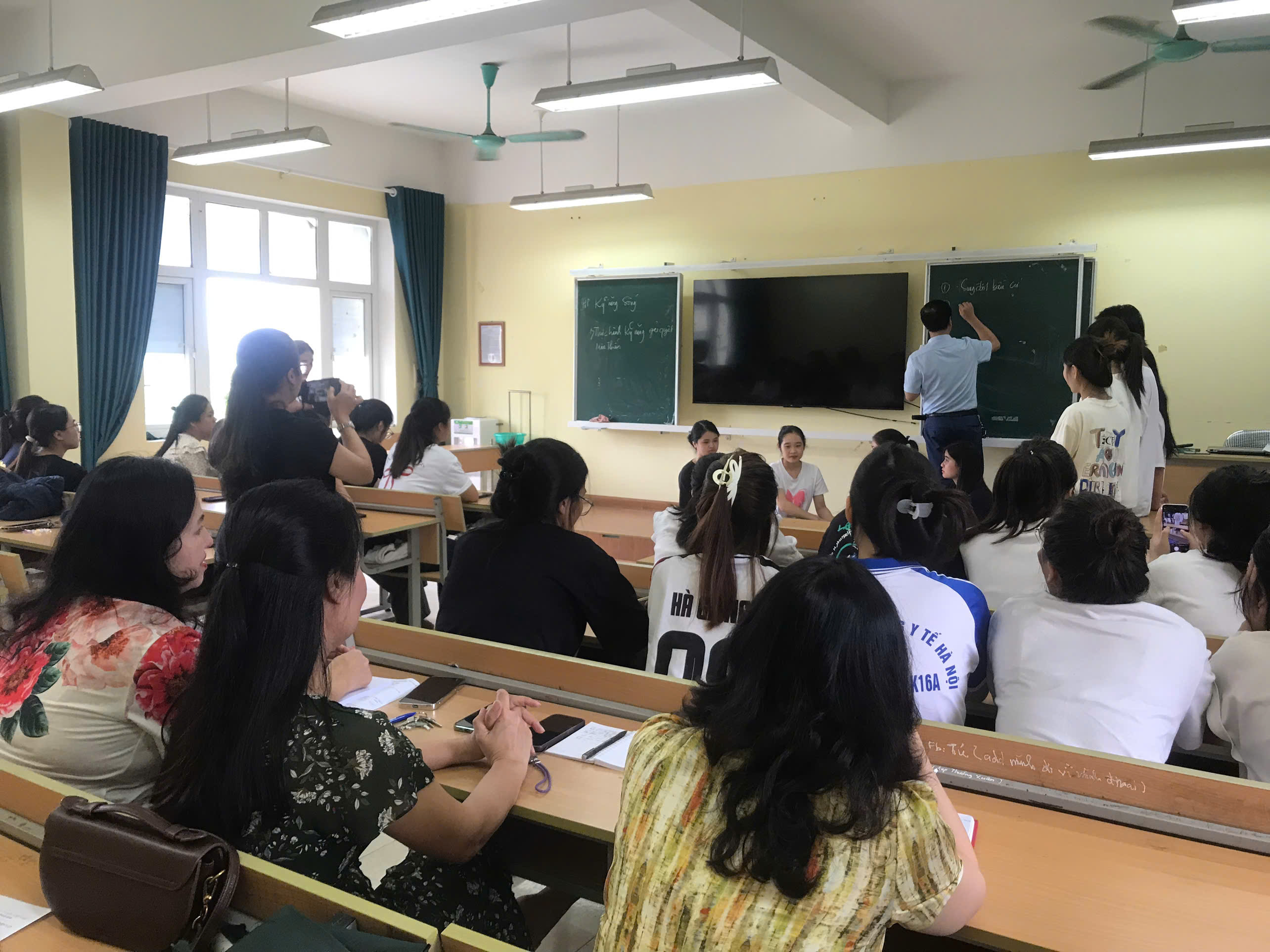 Lịch công tác Tuần 13 _ Năm học 2024-2025